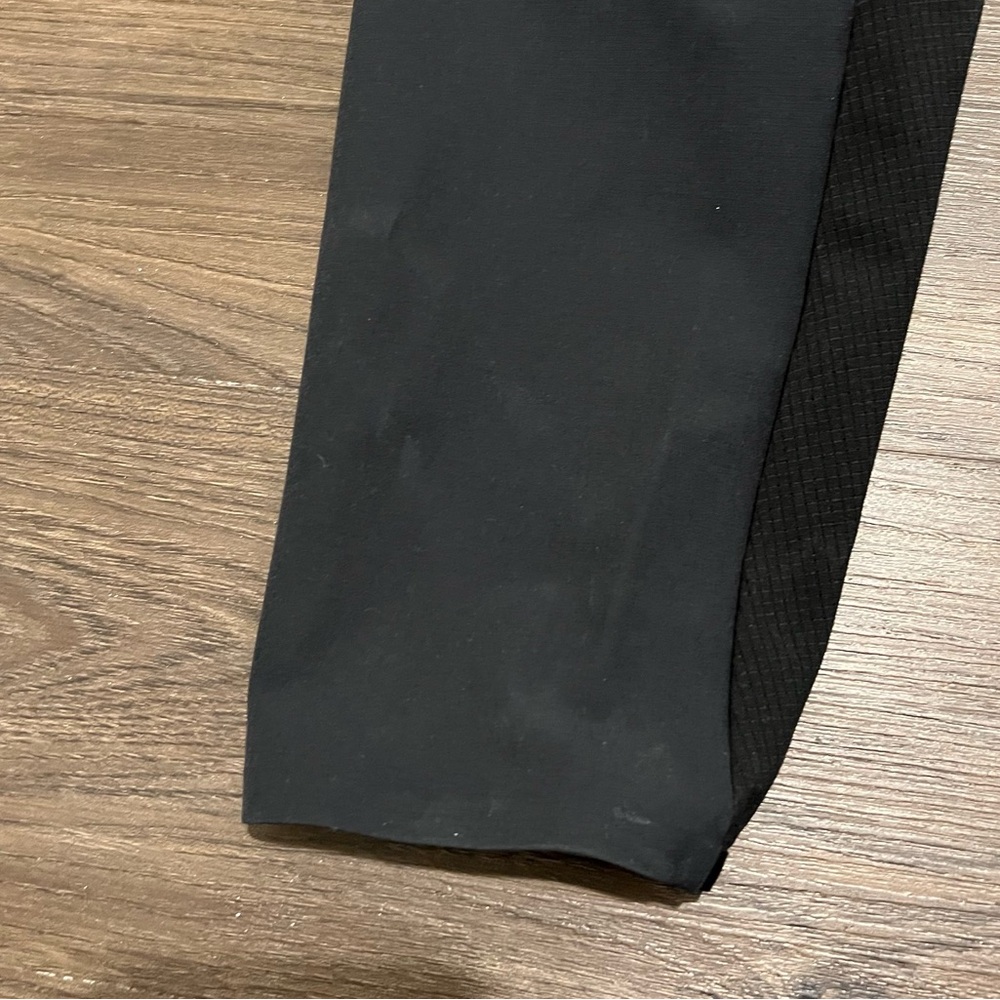 Lululemon Men's Black Lightweight Hooded Jacket - Picture 4 of 15